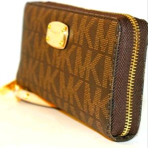 NEW MICHAEL KORS- M.K. "JET SET" LEATHER WRISTLET WALLET: BROWN/ GOLD